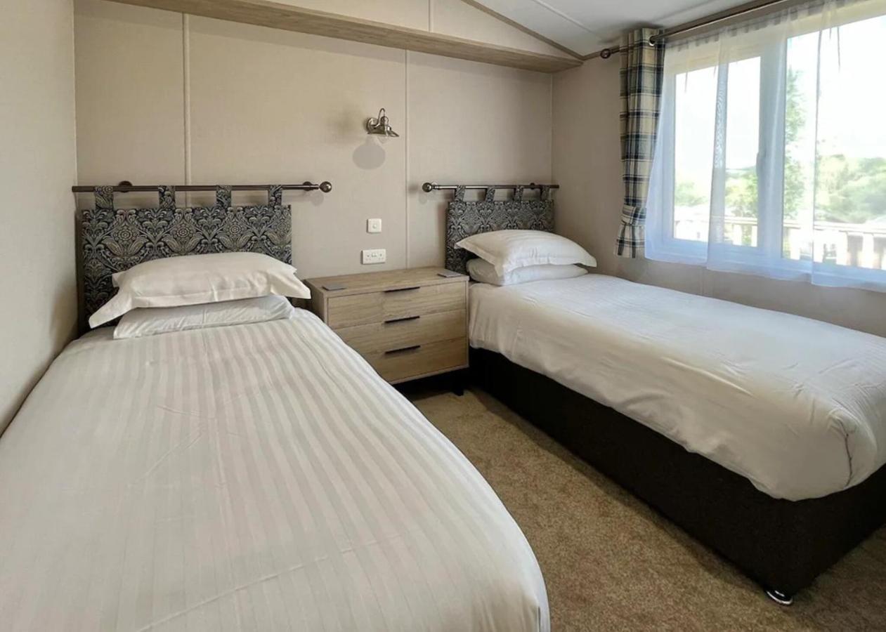 Docker Holiday Park Hotel Carnforth Buitenkant foto