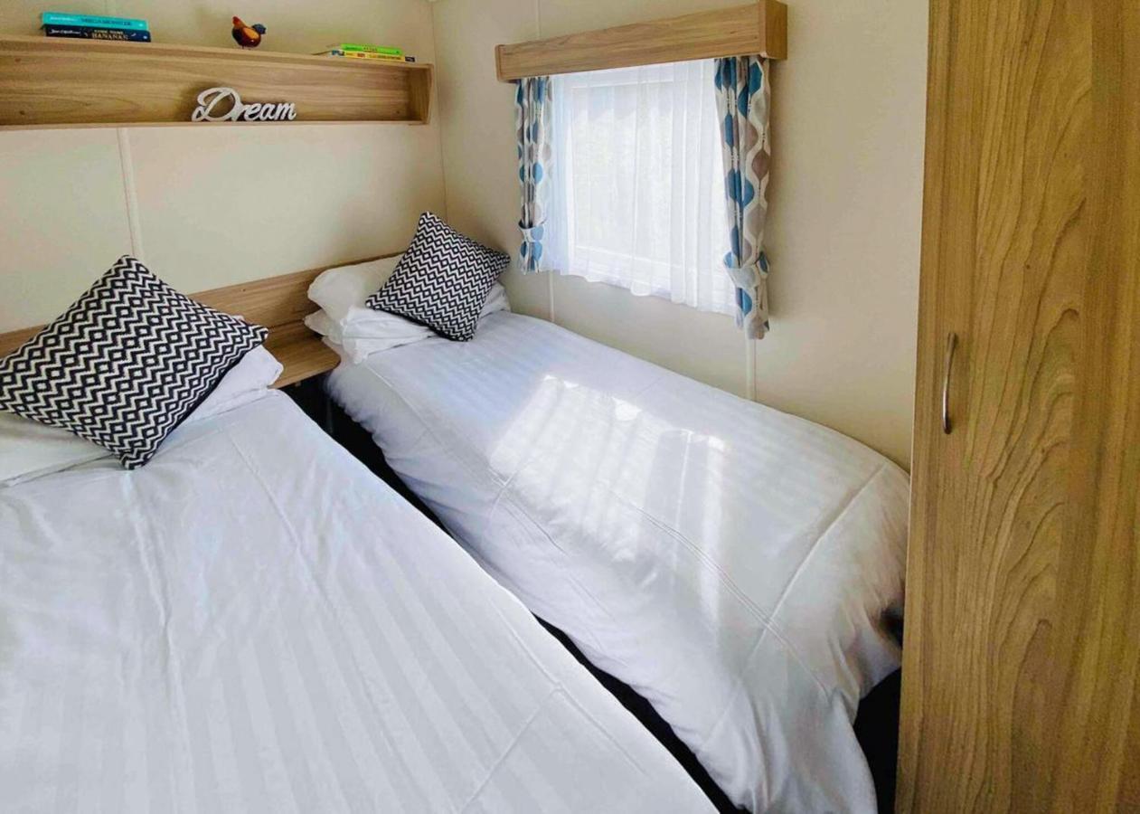 Docker Holiday Park Hotel Carnforth Buitenkant foto