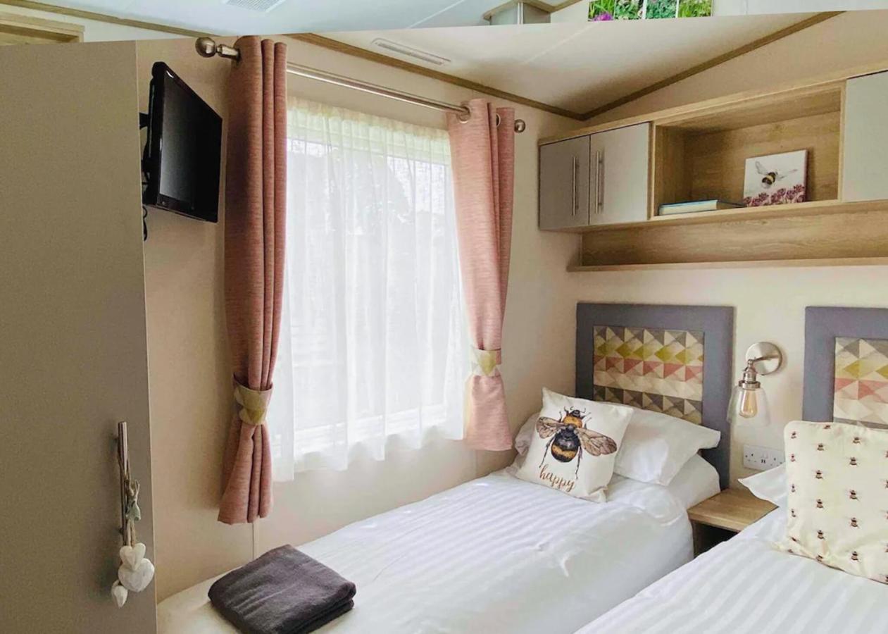 Docker Holiday Park Hotel Carnforth Buitenkant foto
