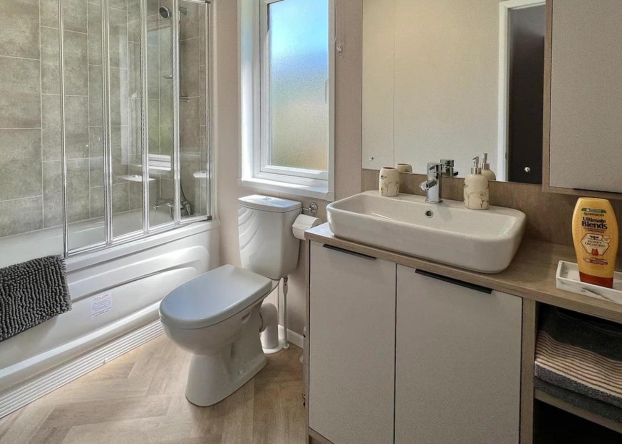 Docker Holiday Park Hotel Carnforth Buitenkant foto