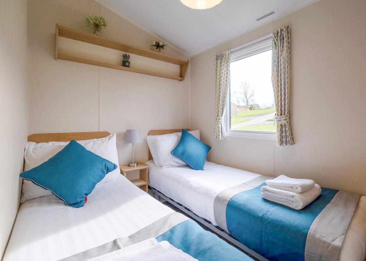 Docker Holiday Park Hotel Carnforth Buitenkant foto