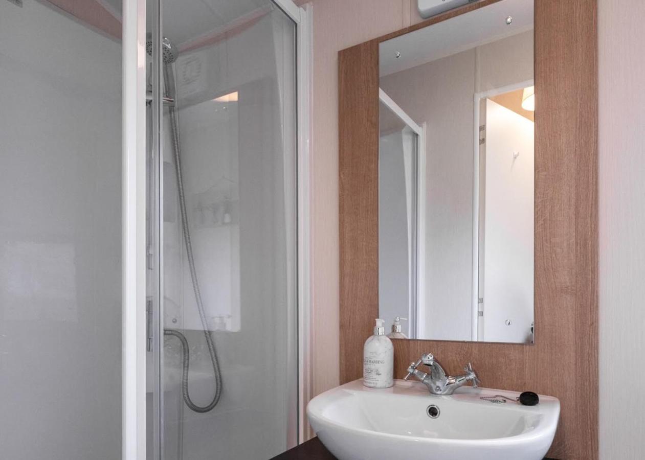 Docker Holiday Park Hotel Carnforth Buitenkant foto
